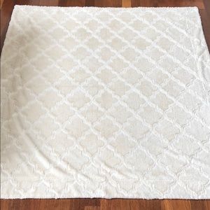 THRO by Mario Lorenz Bedding - White patterned plush throw blanket THRO by Mario Lorenz Bedding - White patterned plush throw blanket